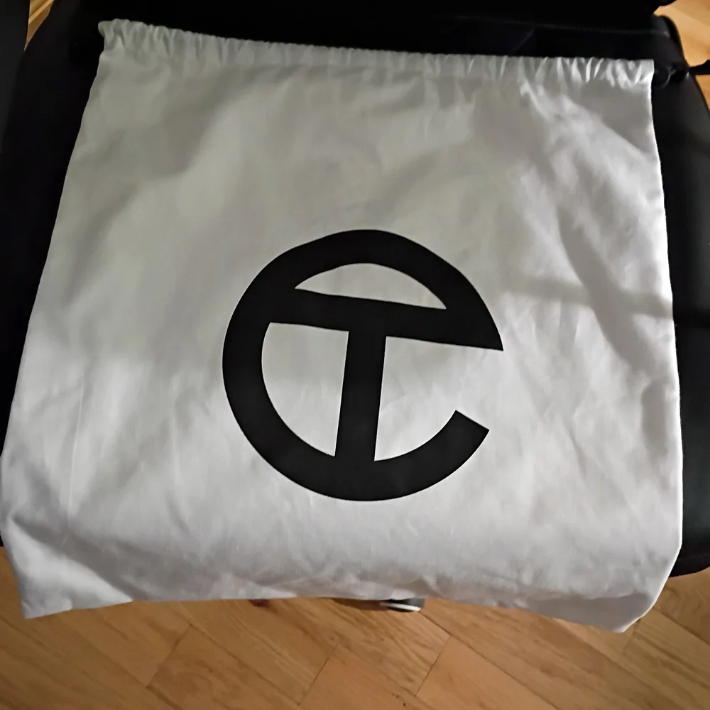 🌟 TELFAR Medium Shopping Tote in Navy Blue - Like New Condition! 🌟 - Picture 13 of 16